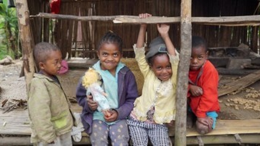 Création d’une école de brousse d’éveil pour les très jeunes enfants de hameaux isolés